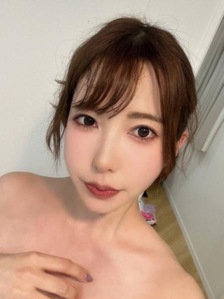 收藏夹女神「波多野结衣」6月最新作MOON-028，为了报复出轨的老公！把小鲜肉约家里现场直播